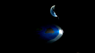 Картинка: плоская земля. луна - это светящаяся полусфера или шар.